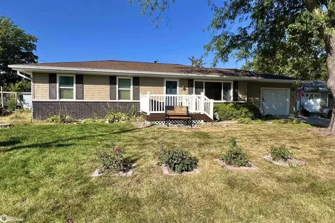 1205 E 14th St S, Newton, IA 50208