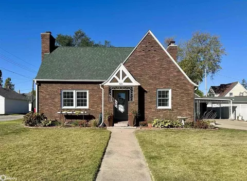 521 N 5th St, Chariton, IA 50049