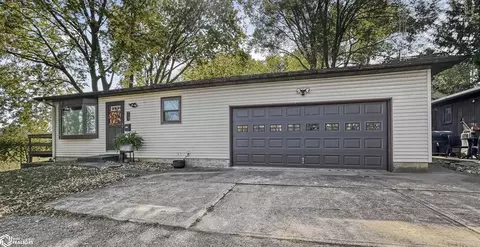 223 4th St NE, Hampton, IA 50441
