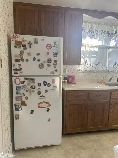 Kitchen - 321 4th St SW, Hampton, IA 50441 photo 1 of 5