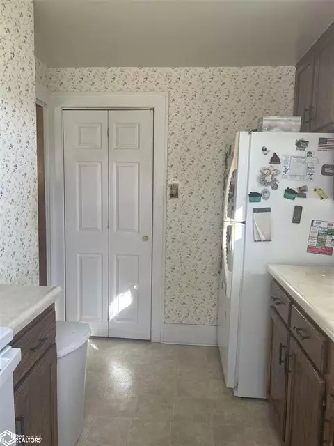 Kitchen - 321 4th St SW, Hampton, IA 50441 photo 5 of 5