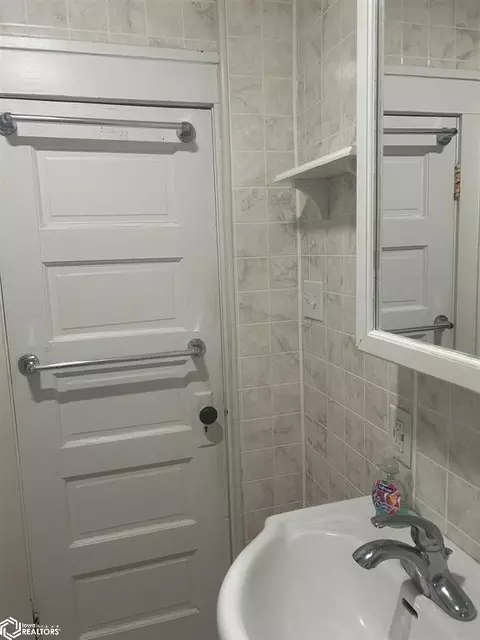 Bath - 321 4th St SW, Hampton, IA 50441 photo 3 of 3