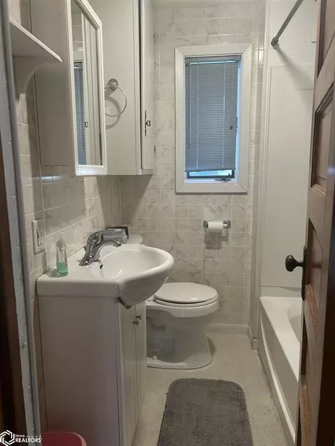 Bath - 321 4th St SW, Hampton, IA 50441 photo 1 of 3