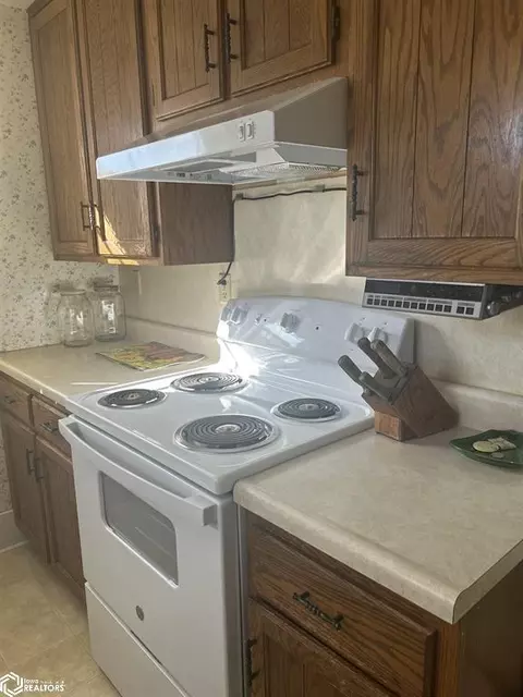 Kitchen - 321 4th St SW, Hampton, IA 50441 photo 4 of 5