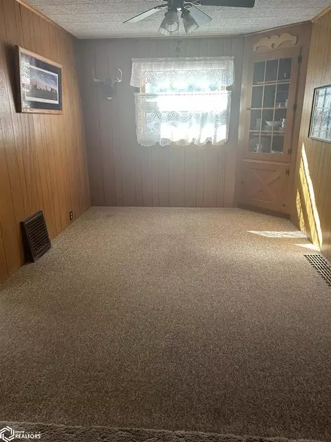 Dining - 321 4th St SW, Hampton, IA 50441 photo 1 of 1