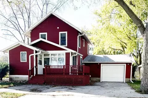 321 4th St SW, Hampton, IA 50441