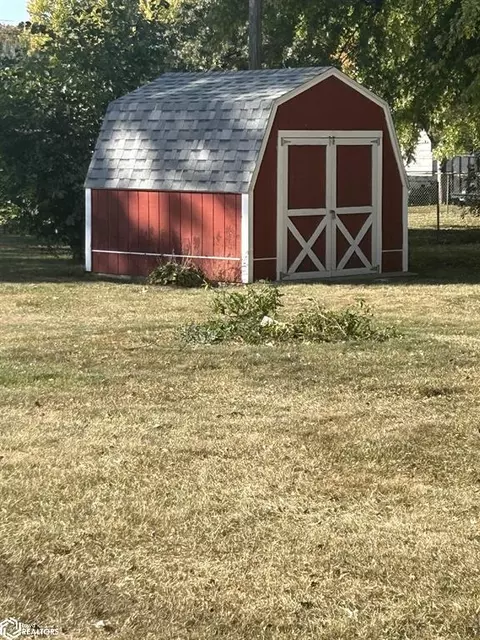 Exterior - 321 4th St SW, Hampton, IA 50441 photo 2 of 2