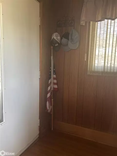Entry Way - 321 4th St SW, Hampton, IA 50441 photo 1 of 2