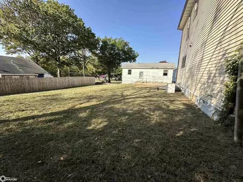 408 E Franklin St, Centerville, IA 52544 photo 4