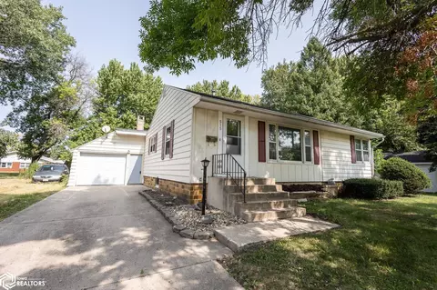 515 Pauls Dr, Klemme, IA 50449