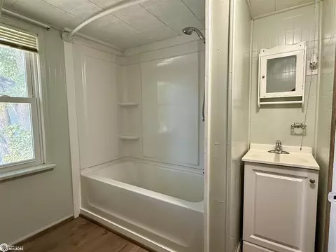 Bath - 431 E 3rd St, Glidden, IA 51443 photo 2 of 3