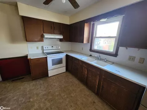 Kitchen - 600 E 22nd St, Atlantic, IA 50022 photo 1 of 2
