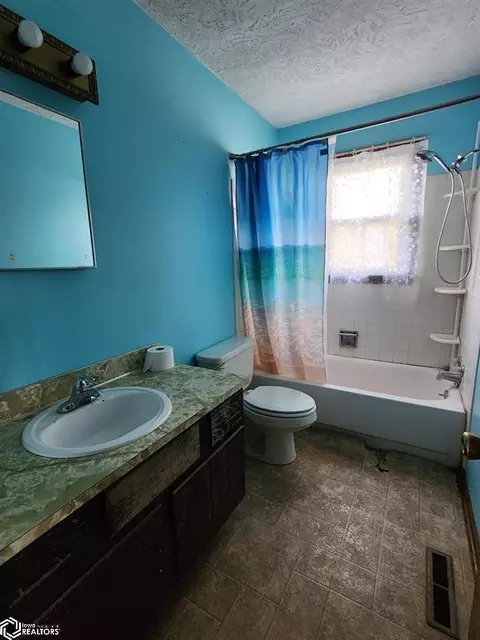 Bath - 600 E 22nd St, Atlantic, IA 50022 photo 1 of 1