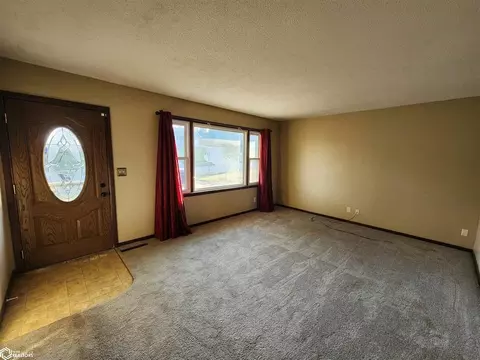Living - 600 E 22nd St, Atlantic, IA 50022 photo 2 of 2