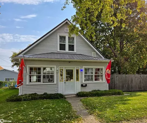 114 Summer St, West Burlington, IA 52655