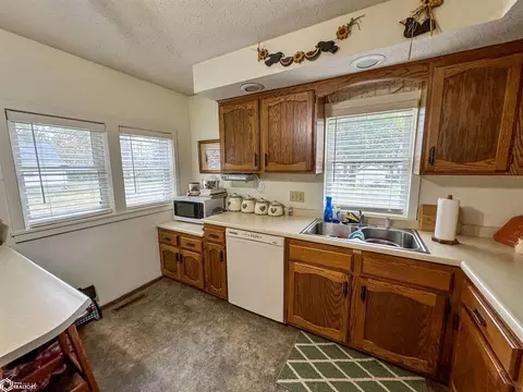 Kitchen - 442 11th Ave NE, Hampton, IA 50441 photo 3 of 5