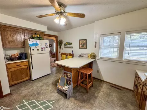 Kitchen - 442 11th Ave NE, Hampton, IA 50441 photo 4 of 5