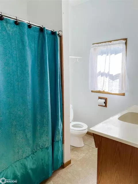 329 SW 1st St, Hampton, IA 50441 photo 10