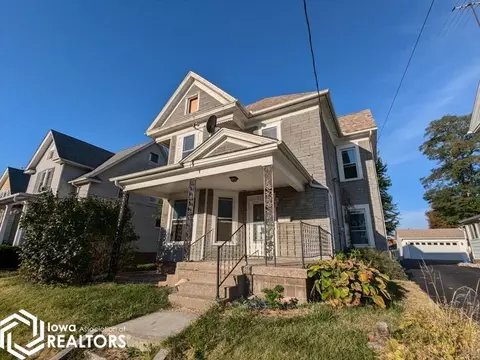 310 S 5th St, Monmouth, IL 61462