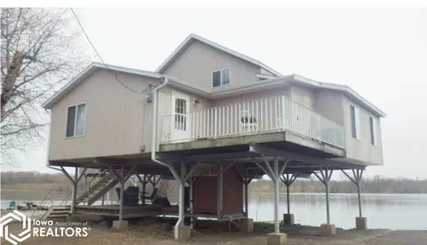 310 Edgewater Beach Rd, Burlington, IA 52601