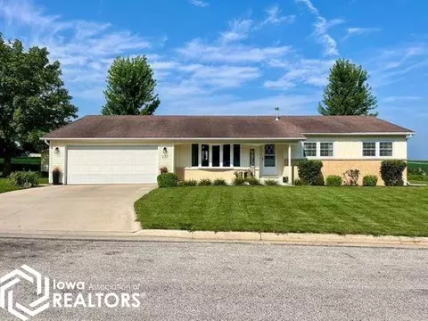 203 8th St, Grundy Center, IA 50638