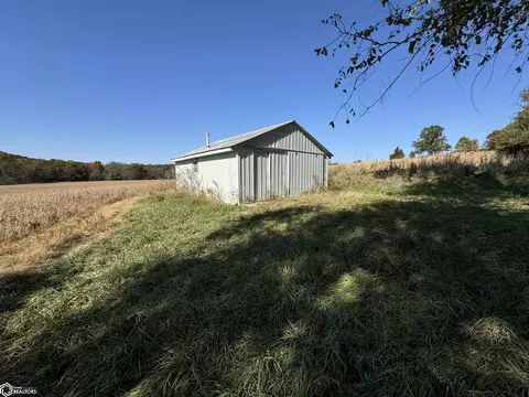 Exterior - 210 Th Ave, Cincinnati, IA 52549 photo 6 of 8