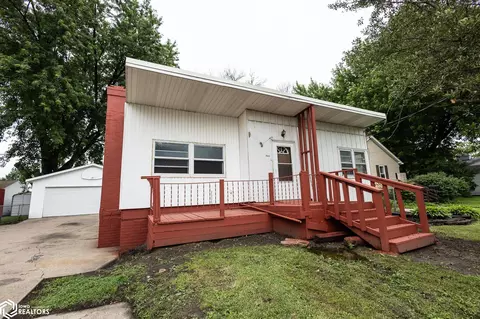 1043 6th St SW, Mason City, IA 50401