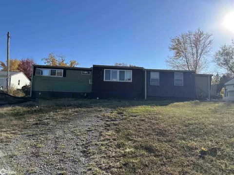 307 Brooklyn St, Batavia, IA 52533
