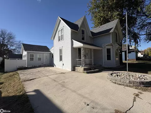 417 S Federal St, Hampton, IA 50441
