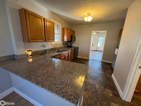 613 W Maple St, Centerville, IA 52544 photo 6