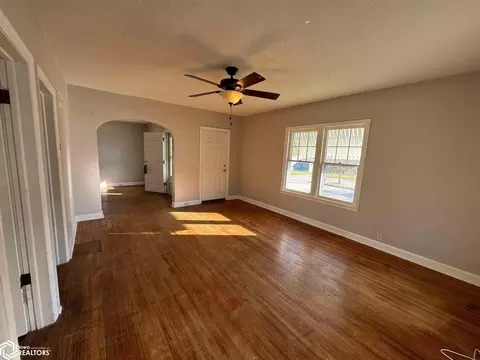 613 W Maple St, Centerville, IA 52544 photo 9
