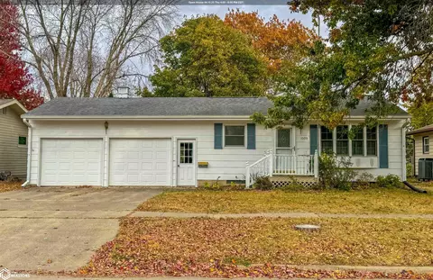 1009 1st St NW, Hampton, IA 50441