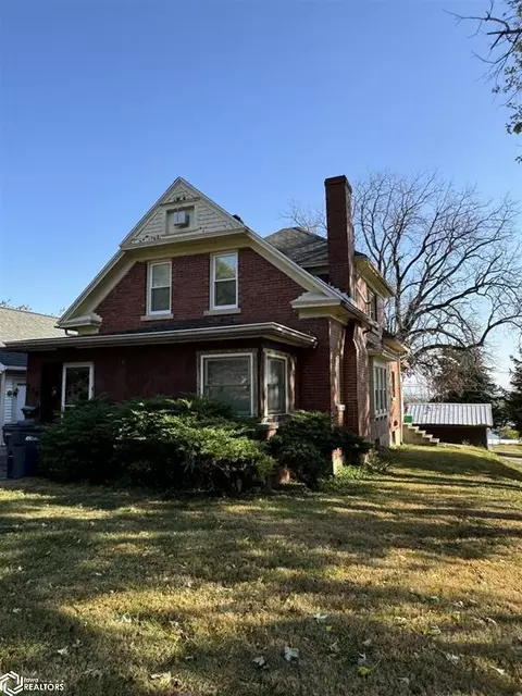 720 S 4th St, Burlington, IA 52601