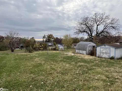 806 Wood St, Eldon, IA 52554 photo 1