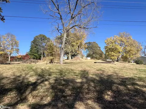 705 Wood St, Eldon, IA 52554 photo 1