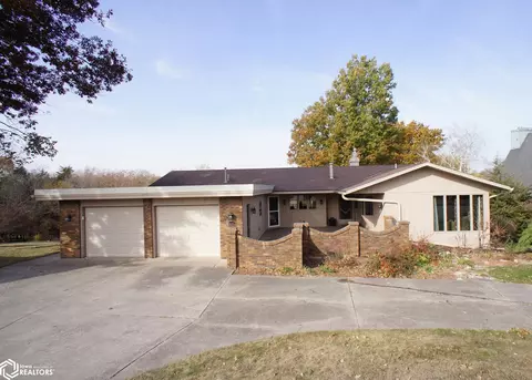1025 N Terrace Dr, Webster City, IA 50595