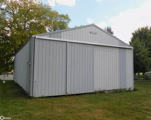413 Maple St, Deloit, IA 51441 photo 2