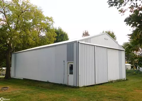 413 Maple St, Deloit, IA 51441