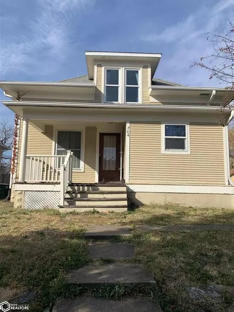704 S 2nd St, Fairfield, IA 52556