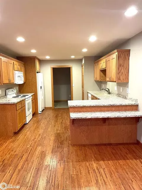 716 N Phillips St, Algona, IA 50511 photo 2