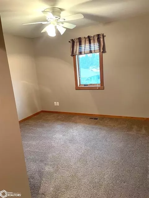716 N Phillips St, Algona, IA 50511 photo 8