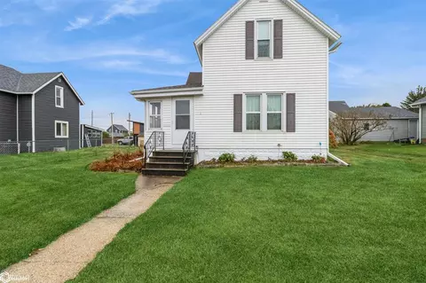 703 E State St, Marshalltown, IA 50158