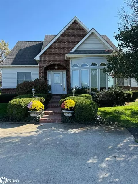 1007 Golf Ridge Dr, Lamoni, IA 50140
