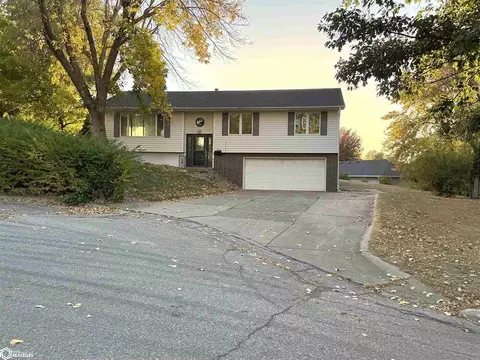 442 Westgate Rd, Carroll, IA 51401