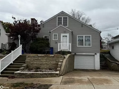 411 N 9th St, Marshalltown, IA 50158