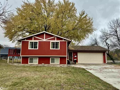 311 26th Ave S, Clear Lake, IA 50428