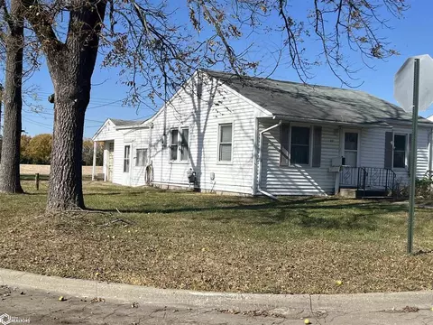 221 Schwartz St, West Burlington, IA 52655