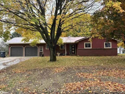 107 Golf Course Dr, Armstrong, IA 50514