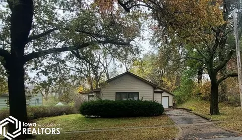 703 B Ave E, Oskaloosa, IA 52577