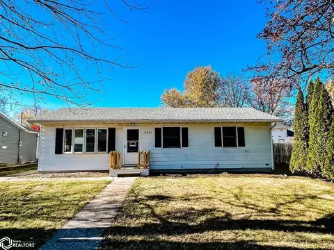 2011 Melvin Ave, Burlington, IA 52601
